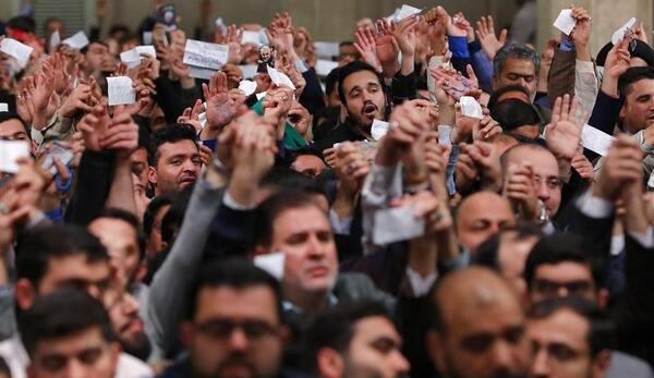عکس حسن عطایی در بیت رهبری
