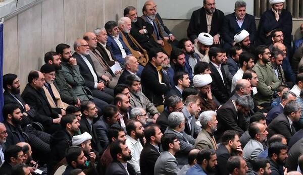 عکس حسن عطایی در بیت رهبری
