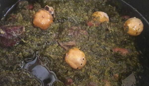 عکس قورمه سبزی روی گاز
