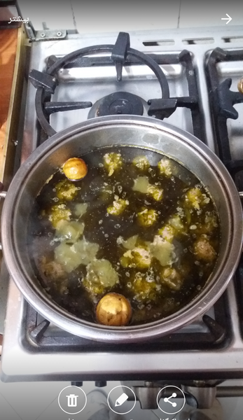 عکس قورمه سبزی روی گاز