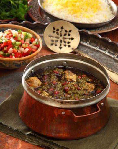 عکس قورمه سبزی روی گاز