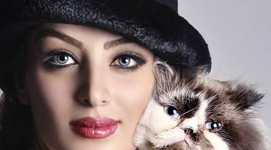 ژست عکس دخترانه شیطون