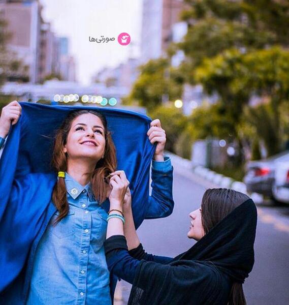 ژست عکس دخترانه شیطون