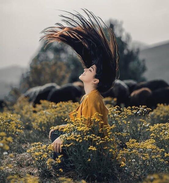 عکس ایده ژست عکاسی در طبیعت