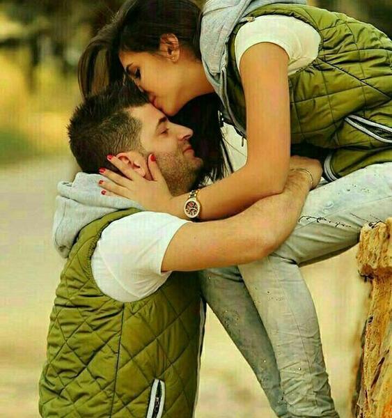عکس بوسه ی عاشقانه ی لب