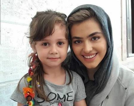 عکس پدر مادر ریحانه پارسا