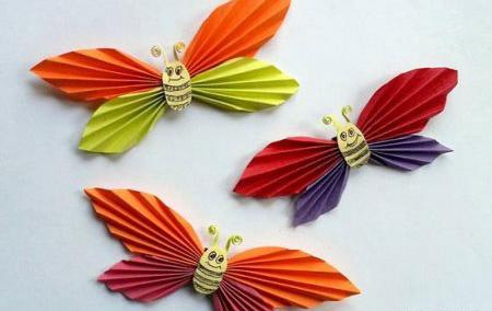 عکس پروانه با کاغذ رنگی