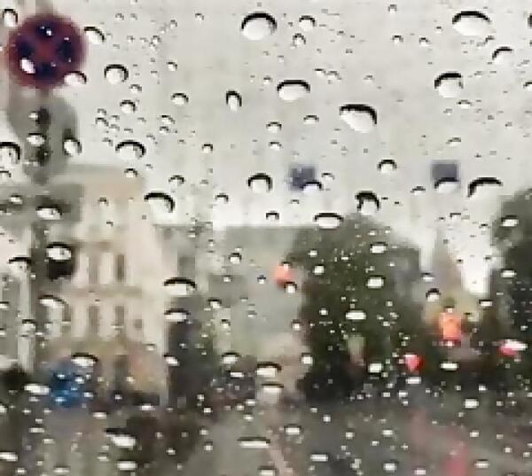 عکس باران رو شیشه