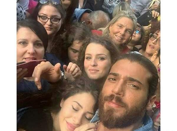 عکس جان یامان با موهای کوتاه