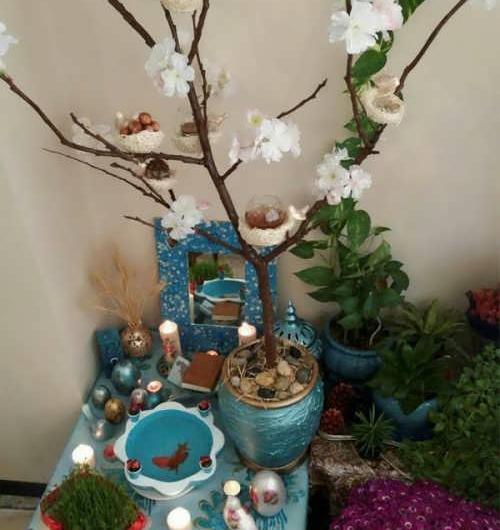 عکس ایده سفره هفت سین با شاخه درخت