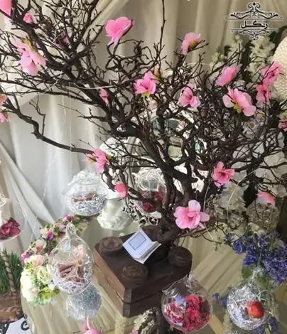 عکس ایده سفره هفت سین با شاخه درخت