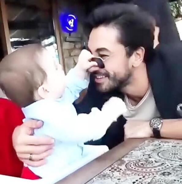 عکس هالیت جان تنها