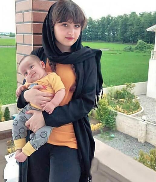 عکس با حجاب سارا و نیکا