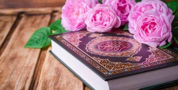 عکس قرآن همراه با گل
