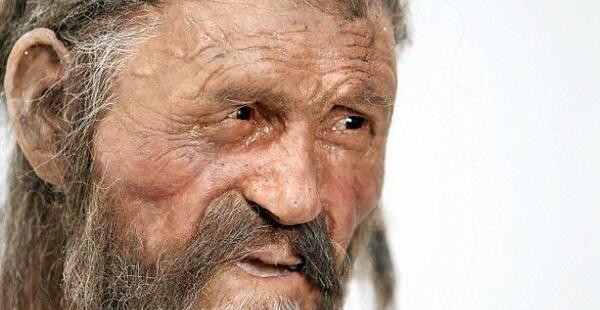 عکس مرد یخ زده