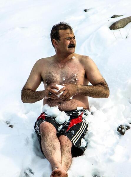 عکس مرد یخ زده