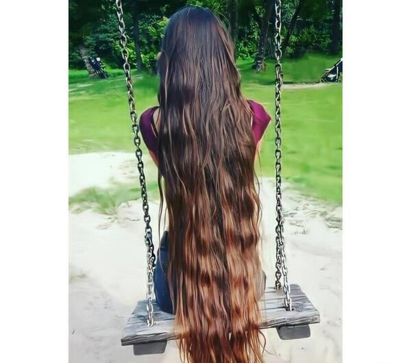 عکس دختر غمگین چه به موهای بلند