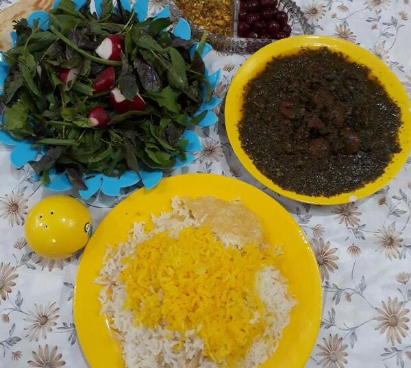 عکس قورمه سبزی سر سفره