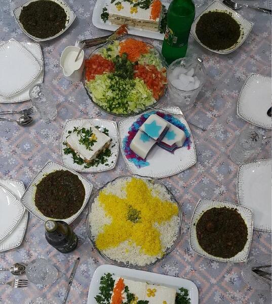 عکس قورمه سبزی سر سفره