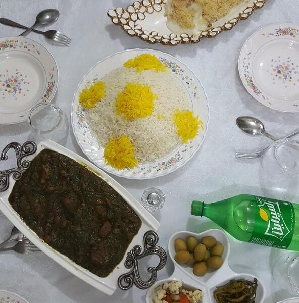 عکس قورمه سبزی سر سفره