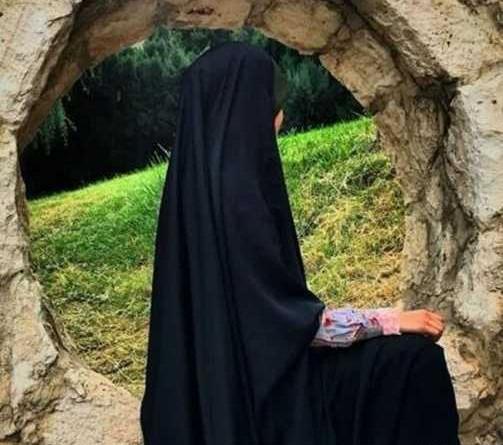 عکس زن با حجاب از پشت سر