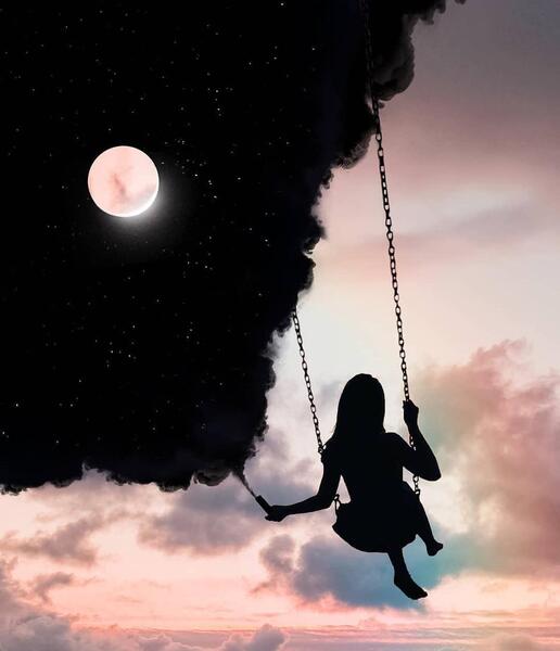 عکس دختر غمگین روی تاب