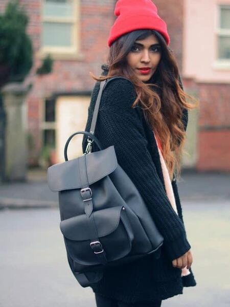 ژست عکس دخترانه با هودی