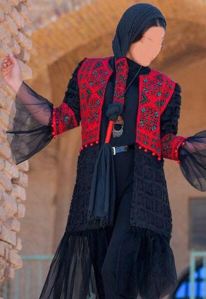 عکس مدل مانتو دخترانه قرمز مشکی