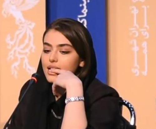 عکس عشوه گری ریحانه پارسا در جشنواره فجر