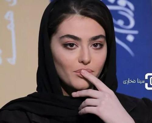 عکس عشوه گری ریحانه پارسا در جشنواره فجر