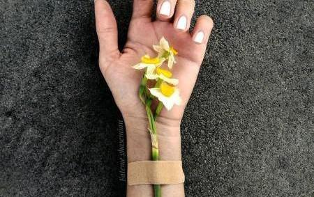 عکس گل نرگس با متن عاشقانه