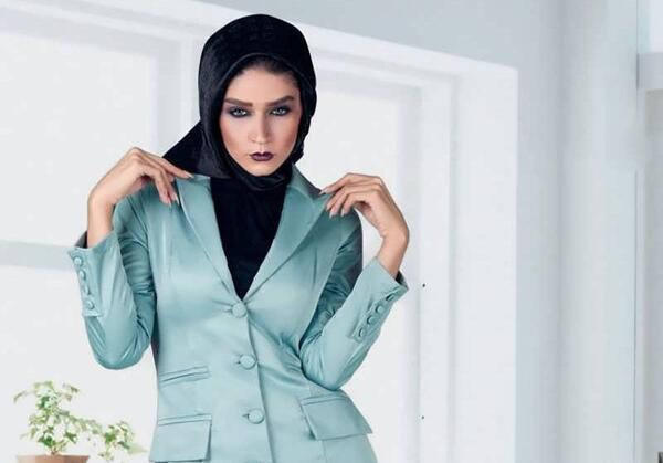 عکس مدل مانتو یقه اسپرت دو رنگ