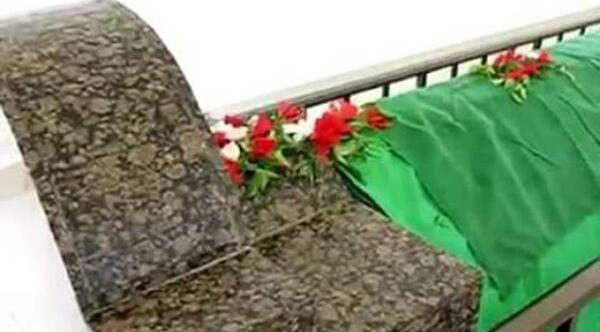 عکس قبر حضرت ادم