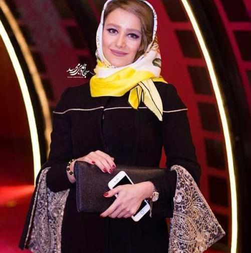 عکس الناز حبیبی با مانتو جلو باز