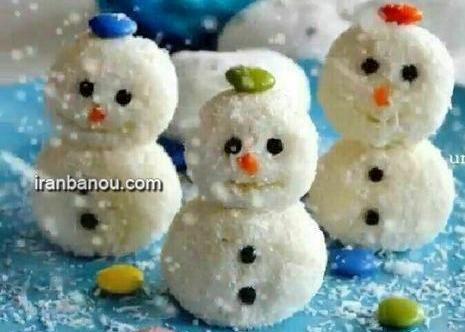 عکس ادم برفی با پفیلا شب یلدا