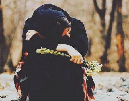 عکس دختر غمگین چشم انتظار
