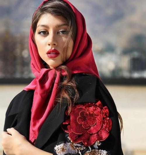 عکس تارا سیگاری