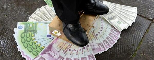 عکس به رخ کشیدن ثروت