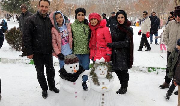 عکس آدم برفی گلی