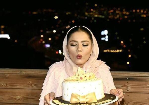 عکس آزاده زارعی در آوای باران