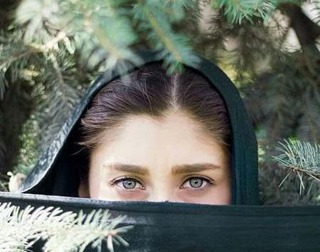 نیم رخ عکس دختر برای پروفایل طبیعی