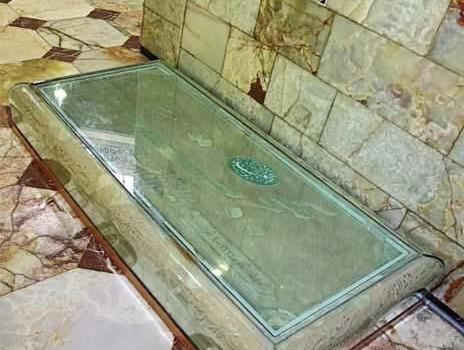 عکس سنگ قبر مختار ثقفی