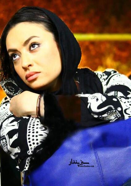عکس آزاده ریاضی و خواهرش