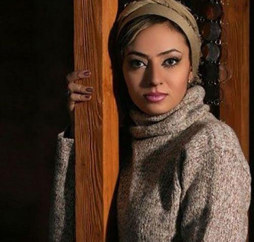 عکس آزاده ریاضی و خواهرش