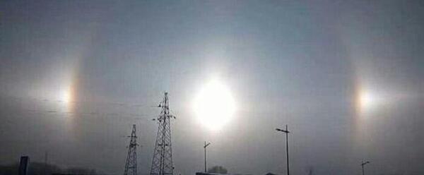 عکس دستی که در آسمان ظاهر شد
