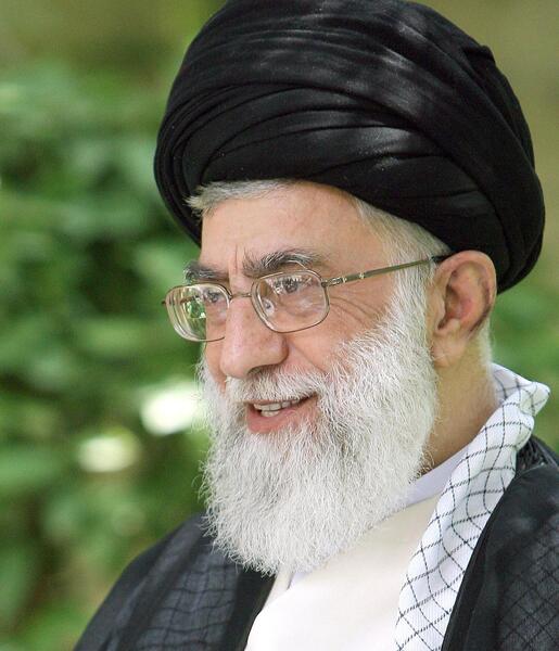 عکس لبخند اقا خامنه ای