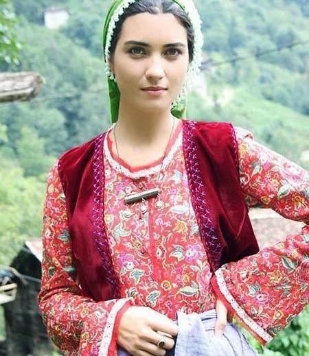 عکس طوبا بازیگر ترک