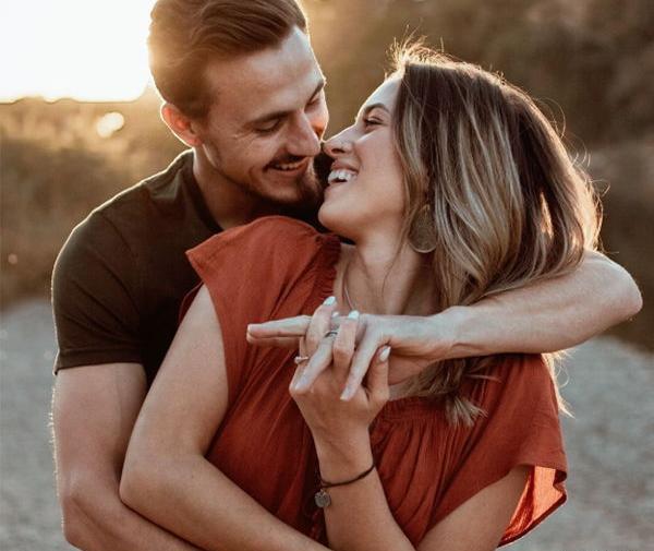 عکس عاشقانه دونفره قرمز