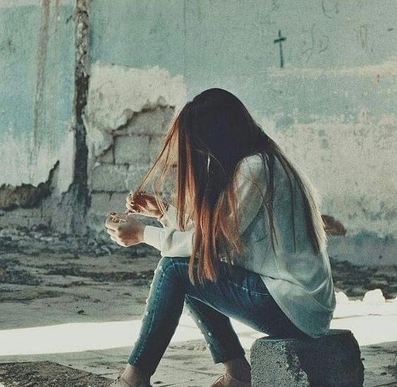 عکس دختر غمگین پروفایل