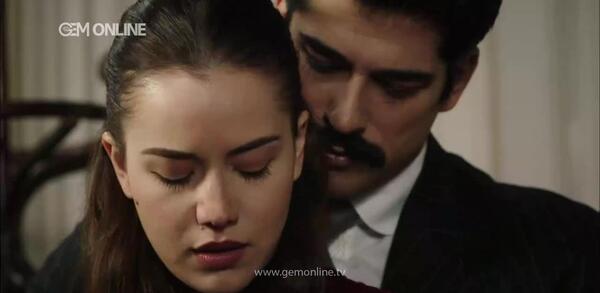 عکس بوسه عاشقانه کامران وفریده
